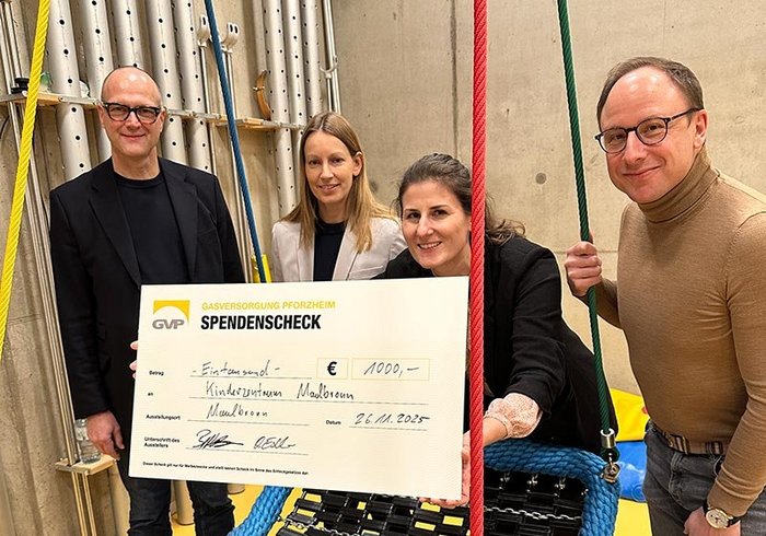 Überreichung des Spendenschecks im Kinderzentrum Maulbronn